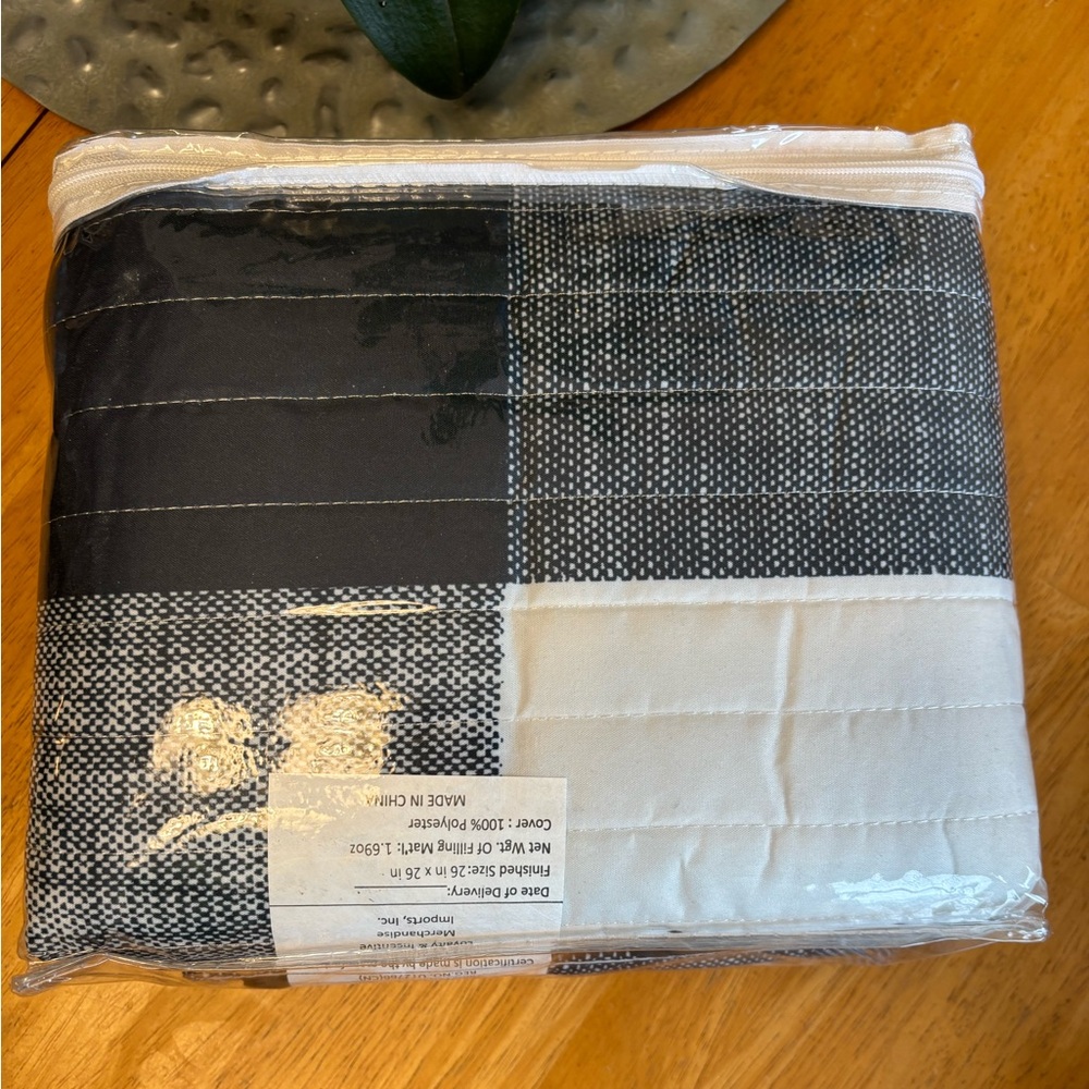 Grace Elizabeth Navy and White Plaid Pillow Covers Set NEW - Picture 3 of 4